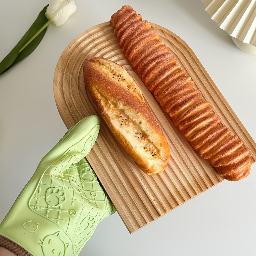 This 2pcs Set Is Specially Designed for Baking! These Silicone Gloves Are Heat-Resistant, Anti-Scald, And Non-Slip, Providing You with a Strong Sense of Safety. The Thick Material Is Durable And Machine Washable, Making Kitchen Tasks More Relaxed An